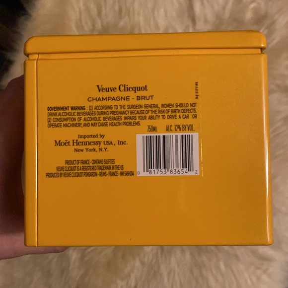 Veuve Clicquot Champagne Limited Edition SMEG Fridge Box (Box Only) - Picture 3 of 3